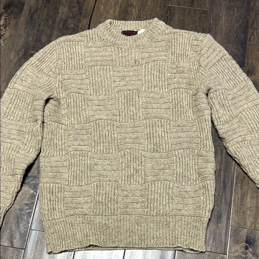 Vintage L.S Ayres co Men's Basketweave Crewneck Sweater in Beige. Prefect shape